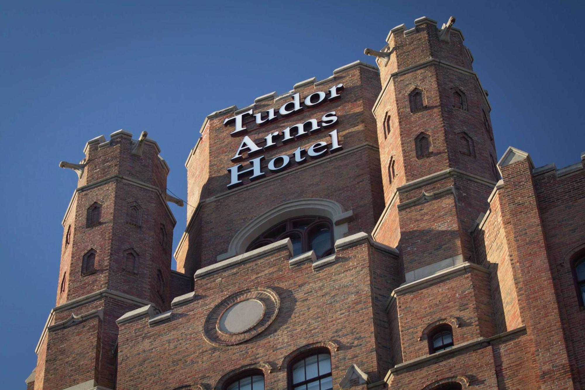 The Tudor Arms Hotel Cleveland - A Doubletree By Hilton Exterior foto